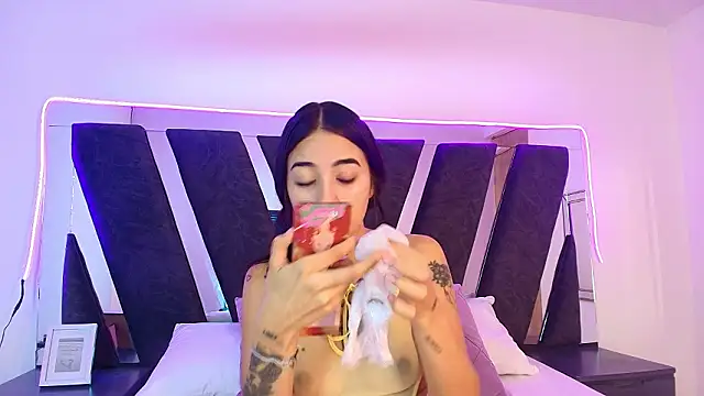 sophia love   online show from February 11, 1:38 pm