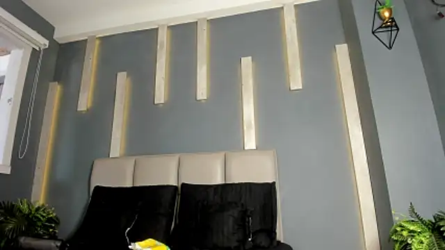 Snapshot of TSExoticFuck chatting on March 13, 7:31 pm TSExoticFuck online show from March 13, 7:31 pm