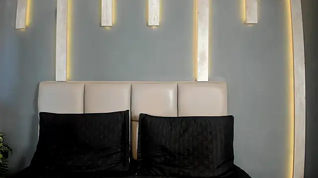 Snapshot of TSExoticFuck chatting on March 20, 7:30 pm TSExoticFuck online show from March 20, 7:30 pm