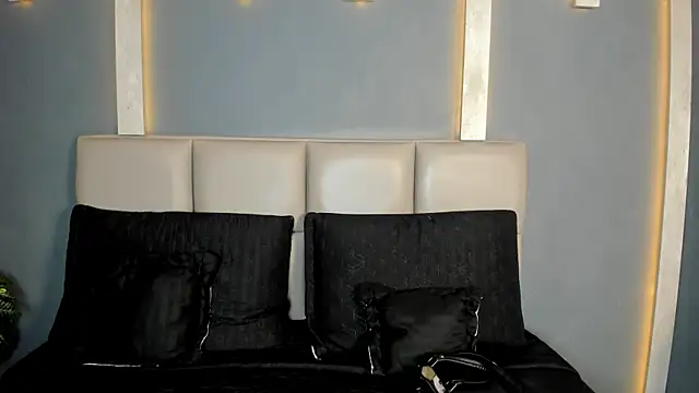 Snapshot of TSExoticFuck chatting on March 27, 8:08 pm TSExoticFuck online show from March 27, 8:08 pm