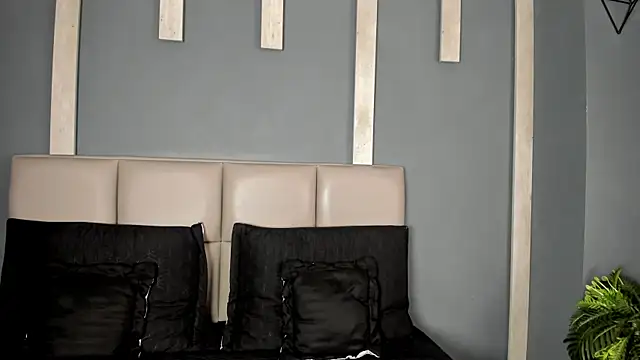 Snapshot of TSExoticFuck chatting on March 28, 9:25 pm TSExoticFuck online show from March 28, 9:25 pm