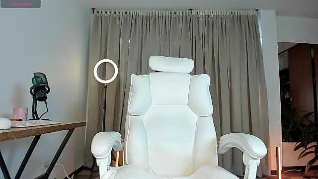 karinnixx online show from March 12, 8:04 pm