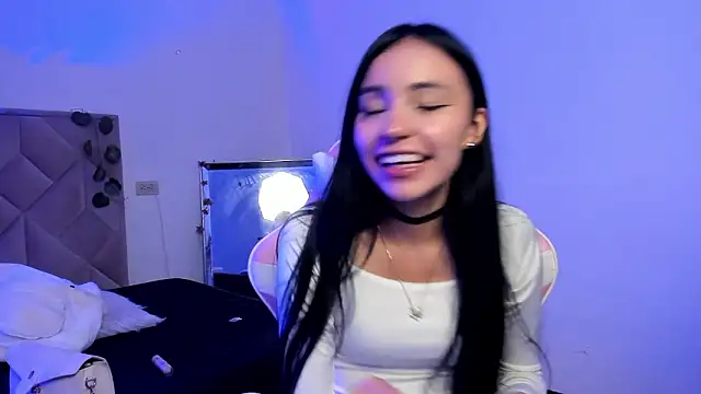 Snapshot of Chloe_Miller_2 chatting on March 15, 10:27 pm Chloe Miller 2 online show from March 15, 10:27 pm