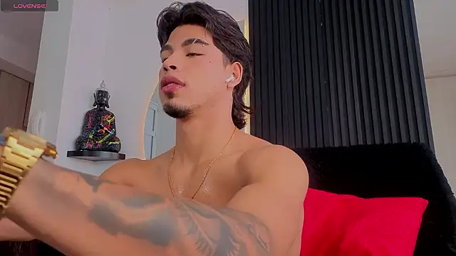 ARON LUXX online show from February 5, 2:11 pm