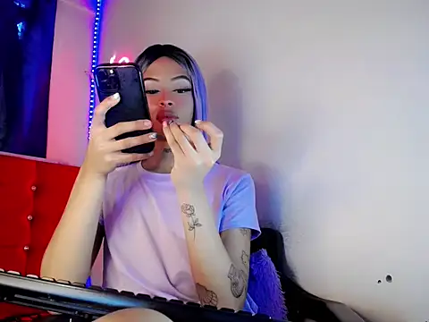 DahliaGill online show from May 19, 2:23 pm