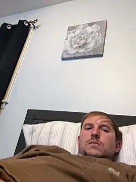 youngandhung2002 online show from February 5, 11:20 pm