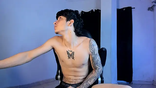 Snapshot of SnakeVelvet2 chatting on February 4, 5:35 am SnakeVelvet2 online show from February 4, 5:35 am