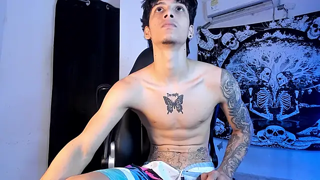 Snapshot of SnakeVelvet2 chatting on February 6, 4:21 pm SnakeVelvet2 online show from February 6, 4:21 pm