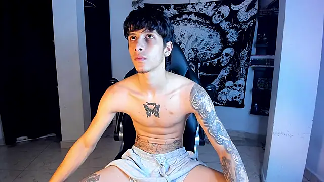 Snapshot of SnakeVelvet2 chatting on February 15, 4:53 am SnakeVelvet2 online show from February 15, 4:53 am