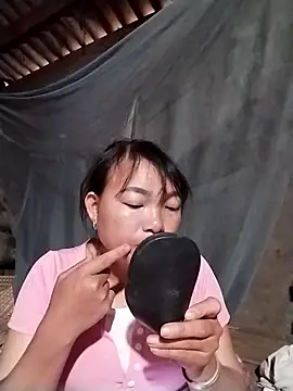 Snapshot of vivi1889 chatting on April 2, 5:27 am vivi1889 online show from April 2, 5:27 am