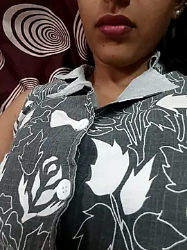 komalsharma99 online show from April 27, 5:38 am