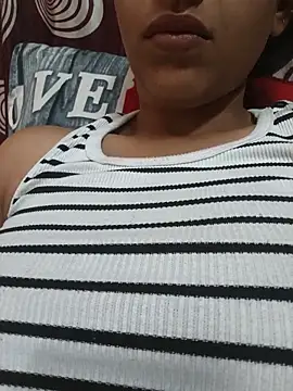 komalsharma99 online show from May 30, 4:09 am