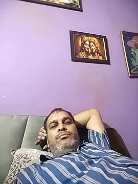 Snapshot of indiandesivillegeboy chatting on August 2, 2:15 pm indiandesivillegeboy online show from August 2, 2:15 pm