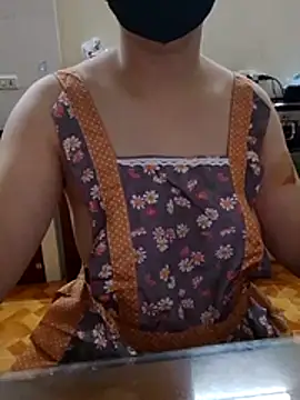 LiilyZi online show from May 8, 10:15 pm