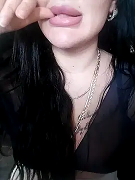 wildbeautiful online show from February 4, 10:43 am