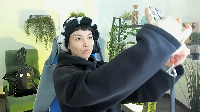 NeoGeisha online show from May 11, 1:06 pm