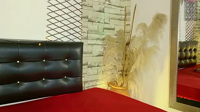 Lia James  online show from March 11, 1:39 pm