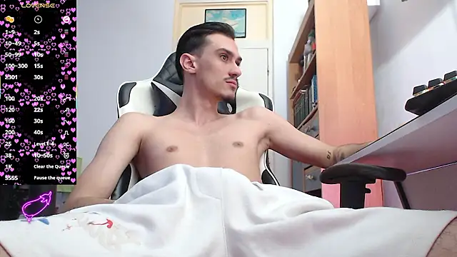 Snapshot of silasluxor chatting on February 16, 10:33 am silasluxor online show from February 16, 10:33 am