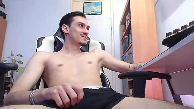 Snapshot of silasluxor chatting on March 7, 8:55 am silasluxor online show from March 7, 8:55 am