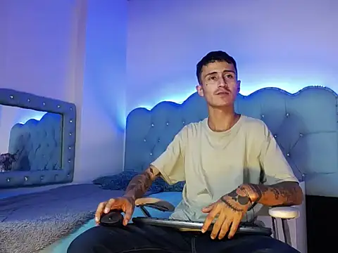 jullian ricciI online show from February 10, 11:36 am