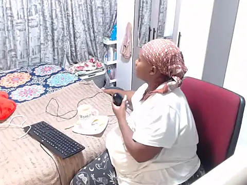 Snapshot of MissConniexxx chatting on May 7, 9:03 am MissConniexxx online show from May 7, 9:03 am