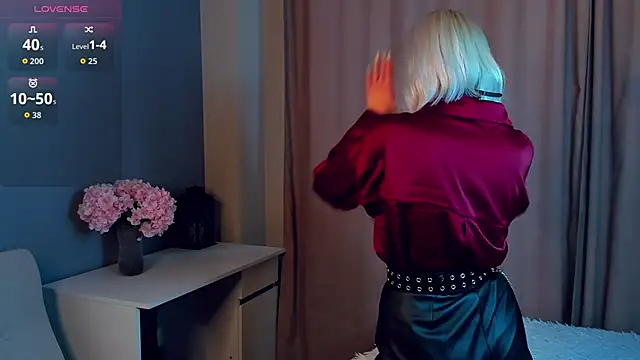 GoldenLenarz online show from March 27, 11:10 am