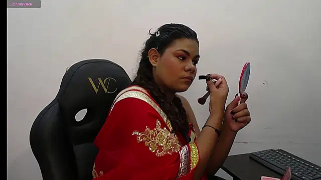 yaazhinii online show from March 5, 11:50 am