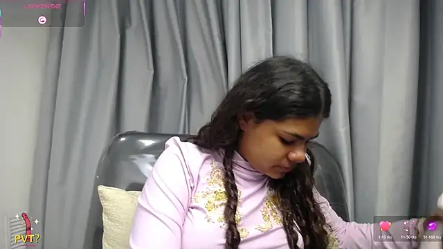 yaazhinii online show from May 4, 11:39 am