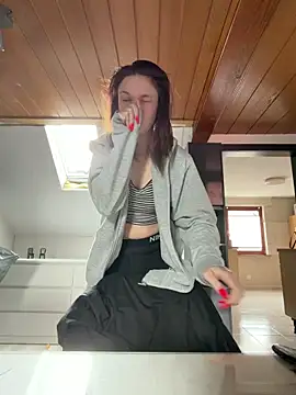 Snapshot of ViviLuu chatting on March 24, 10:09 am ViviLuu online show from March 24, 10:09 am