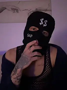 Fendi69 online show from February 4, 8:36 pm