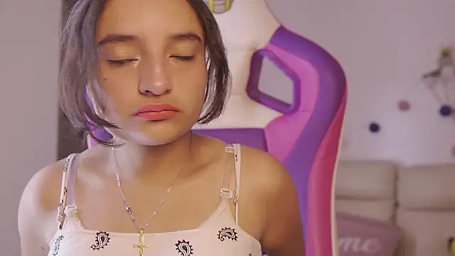  emily jonexs online show from February 12, 8:59 pm