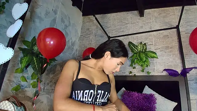 Chloee  Adams online show from February 11, 12:10 pm