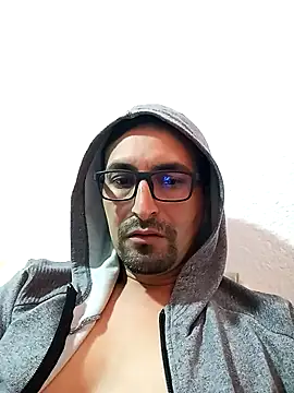 Snapshot of aaron_latin69 chatting on February 4, 9:20 pm aaron latin69 online show from February 4, 9:20 pm