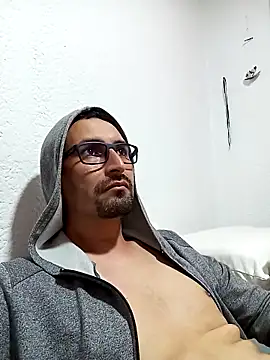 Snapshot of aaron_latin69 chatting on February 6, 8:56 pm aaron latin69 online show from February 6, 8:56 pm