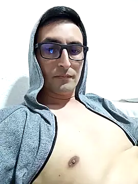 Snapshot of aaron_latin69 chatting on February 8, 8:45 pm aaron latin69 online show from February 8, 8:45 pm