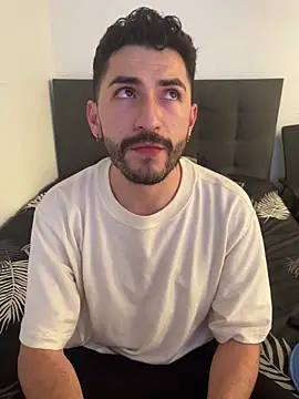 Snapshot of HornyMarco chatting on February 9, 8:24 pm HornyMarco online show from February 9, 8:24 pm