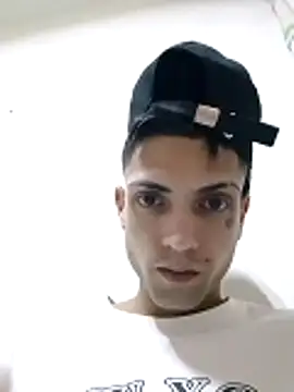 Snapshot of CubanoxxxSex chatting on February 25, 3:05 am CubanoxxxSex online show from February 25, 3:05 am