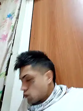 Snapshot of CubanoxxxSex chatting on March 1, 6:32 pm CubanoxxxSex online show from March 1, 6:32 pm