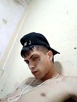 Snapshot of CubanoxxxSex chatting on March 3, 12:39 am CubanoxxxSex online show from March 3, 12:39 am