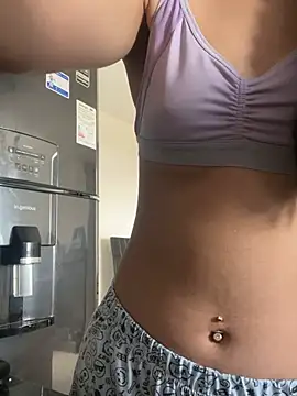 Snapshot of ScarlettMus chatting on April 22, 7:37 pm ScarlettMus online show from April 22, 7:37 pm