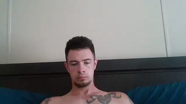 Snapshot of midnightsinz chatting on April 29, 4:44 pm midnightsinz online show from April 29, 4:44 pm