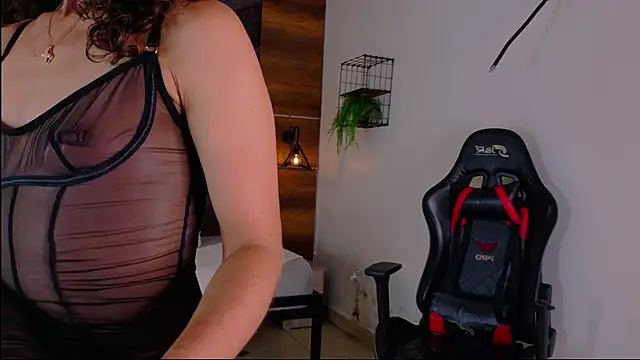 FernandaBrown   online show from May 15, 7:43 pm