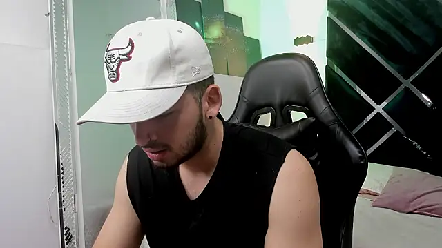 Logan Wolf-js online show from March 27, 2:50 am