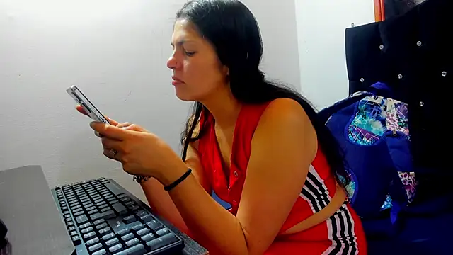 Snapshot of ari_le chatting on February 9, 4:00 pm ari le online show from February 9, 4:00 pm