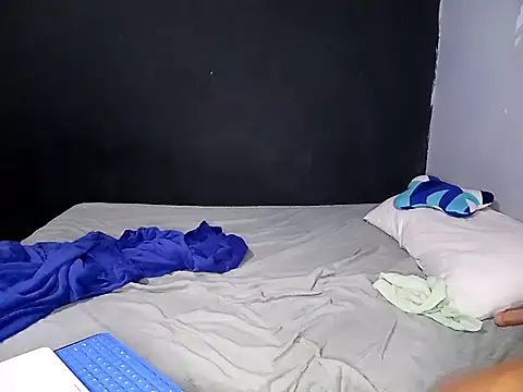 Snapshot of Wengavi chatting on February 8, 11:41 pm Wengavi online show from February 8, 11:41 pm