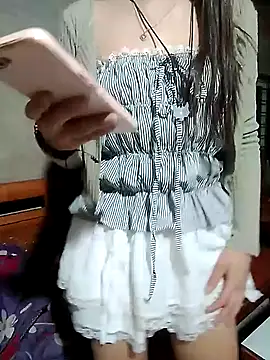 DoliceGirl2k online show from April 4, 1:30 pm