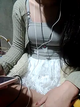 Snapshot of DoliceGirl2k chatting on April 9, 11:21 pm DoliceGirl2k online show from April 9, 11:21 pm