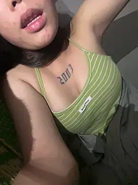 Snapshot of DoliceGirl2k chatting on May 1, 8:13 pm DoliceGirl2k online show from May 1, 8:13 pm