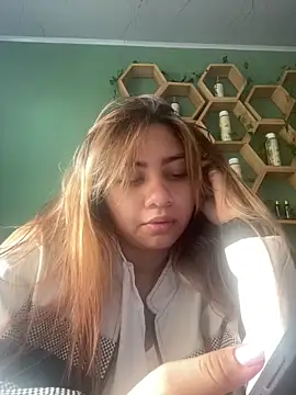 Snapshot of NaiveRoxy chatting on February 18, 3:41 pm NaiveRoxy online show from February 18, 3:41 pm