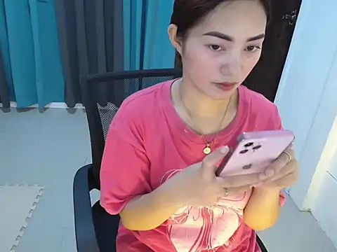 babydenxx69 online show from March 18, 4:59 am